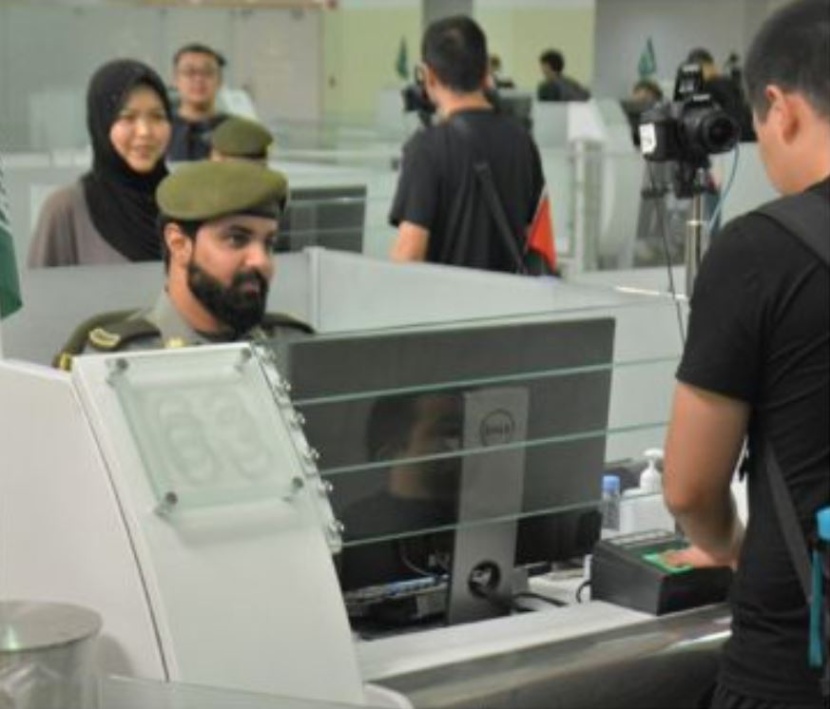 "الجوازات" تواصل تقديم خدماتها للمواطنين ورعايا الدول الشقيقة والصديقة القادمين من السودان