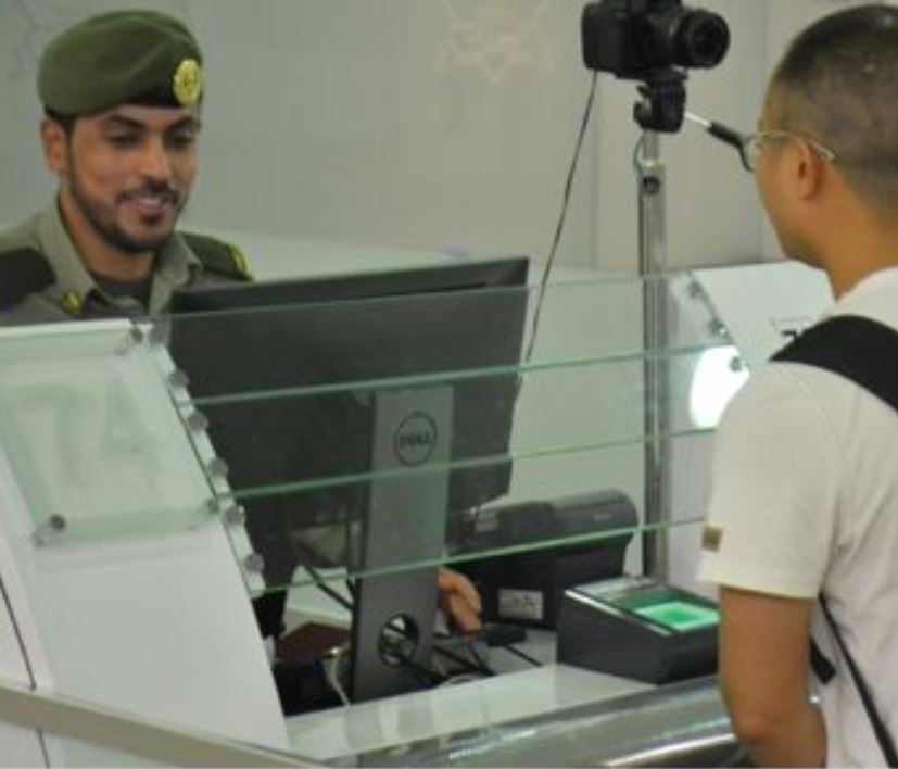 "الجوازات" تواصل تقديم خدماتها للمواطنين ورعايا الدول الشقيقة والصديقة القادمين من السودان