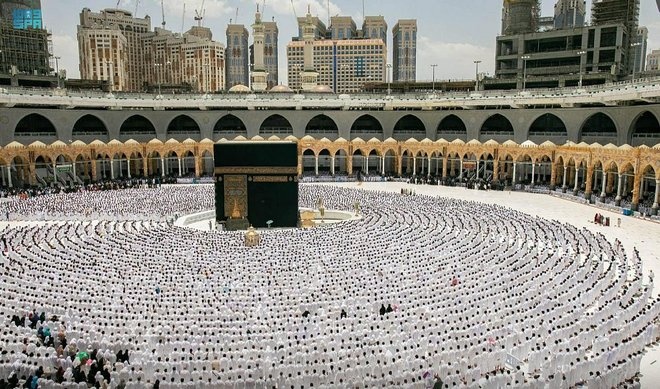 إمام الحرم: احذروا خداع الناس بالمشاريع الوهمية والمغامرات الفاشلة بهدف الربح والكسب السريع 