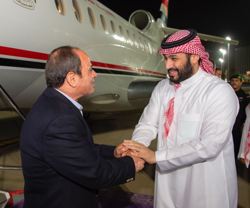 ولي العهد يستقبل الرئيس المصري في جدة