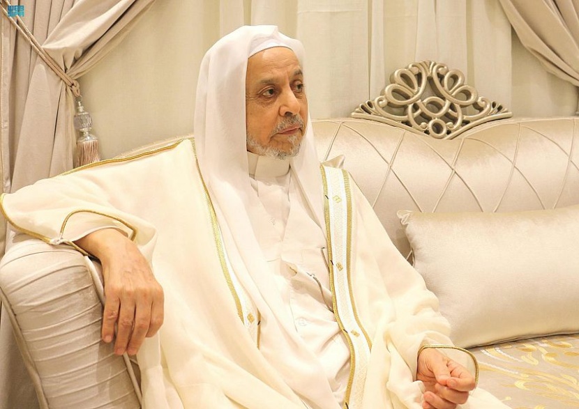 المطوف جميل جلال .. 70 عاما و 9 لغات تحكي قصص الملوك والرؤساء في الحج والعمرة