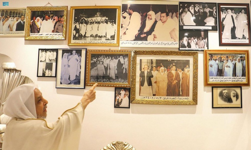 المطوف جميل جلال .. 70 عاما و 9 لغات تحكي قصص الملوك والرؤساء في الحج والعمرة