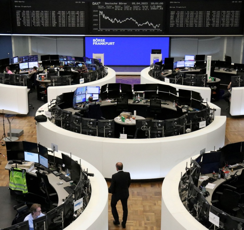 الأسهم الأوروبية تتراجع بعد بيانات تشير لضعف التعافي الاقتصادي