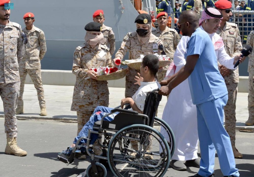 بعد إجلائهم من السودان .. وصول 45 سعوديا و88 شخصا من 4 دول إلى جدة
