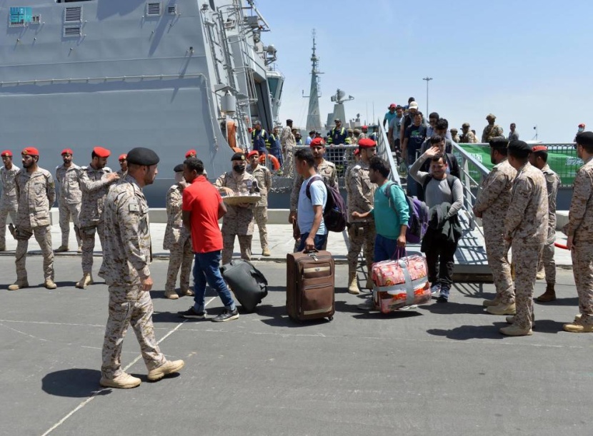 بعد إجلائهم من السودان .. وصول 45 سعوديا و88 شخصا من 4 دول إلى جدة