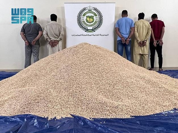 ضبط أكثر من 8 ملايين قرص من مادة الإمفيتامين المخدر مخبأة في شحنة مبيّض قهوة