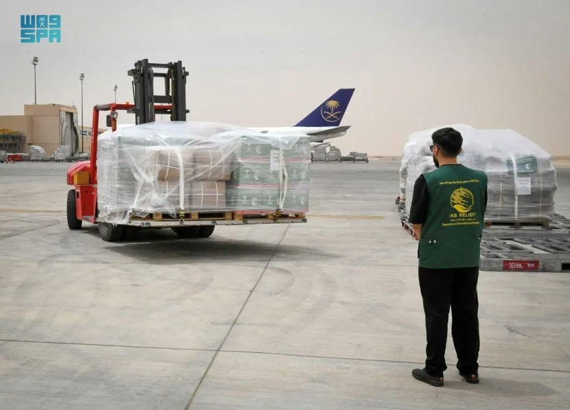 مغادرة الطائرة الإغاثية الرابعة ضمن الجسر الجوي السعودي لمساعدة السودان