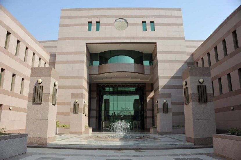 جامعة الملك عبدالعزيز: لا صحة لإلغاء العمل بنظام الفصول الدراسية الثلاثة