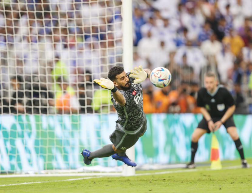 ولي العهد يتوج فريق الهلال بكأس خادم الحرمين الشريفين