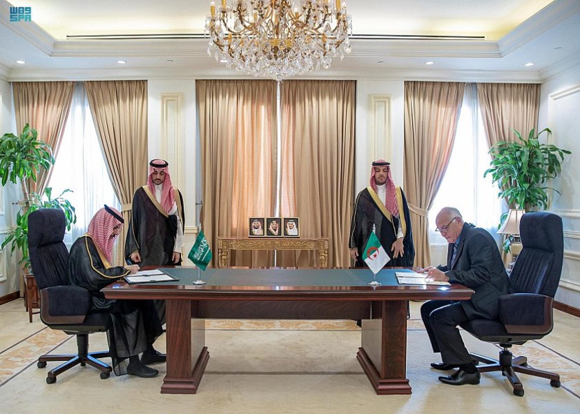 السعودية والجزائر توقعان اتفاقية إنشاء مجلس التنسيق الأعلى بين البلدين