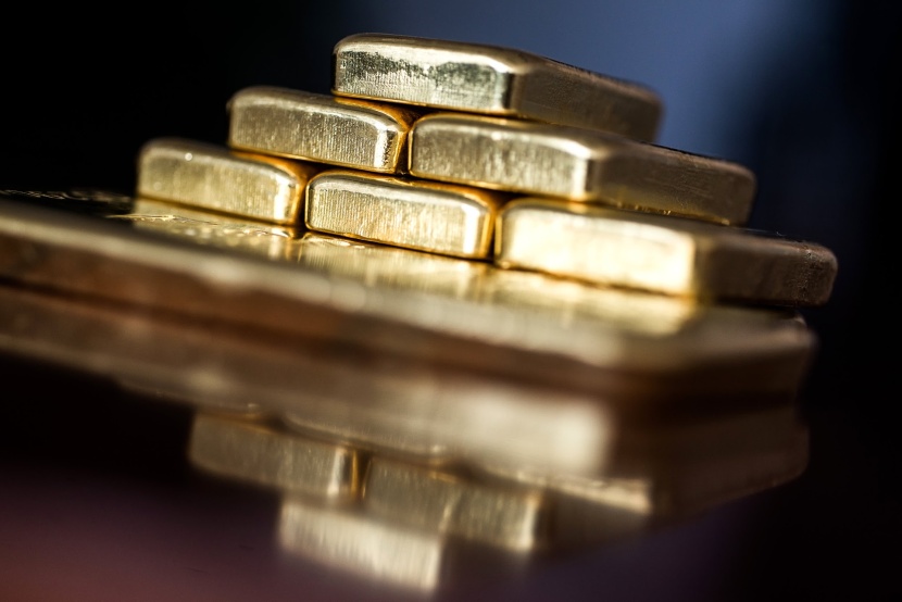 الذهب ينخفض بفعل تصريحات حفزت الدولار على الصعود
