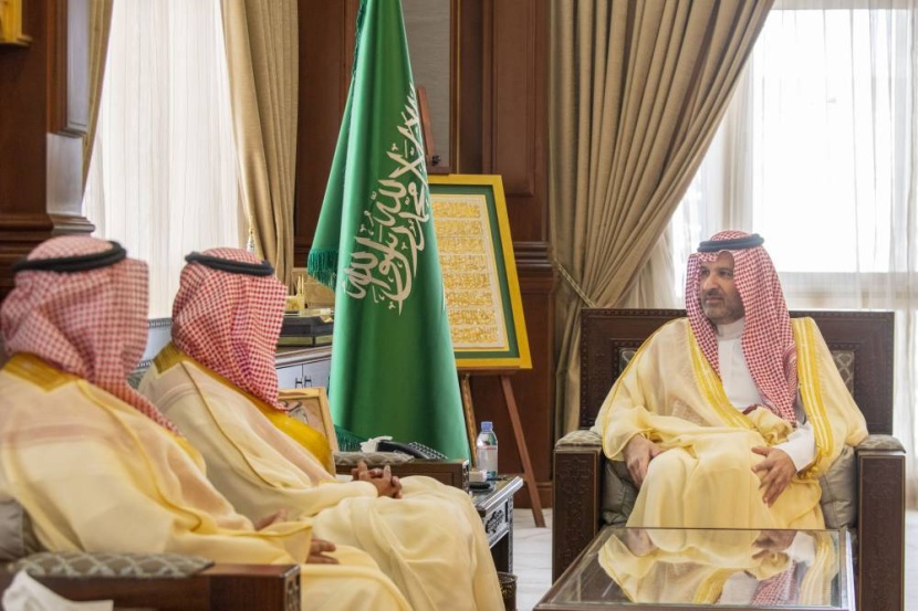 أمير المدينة المنورة يطلع على استعدادات الخطوط السعودية للحج