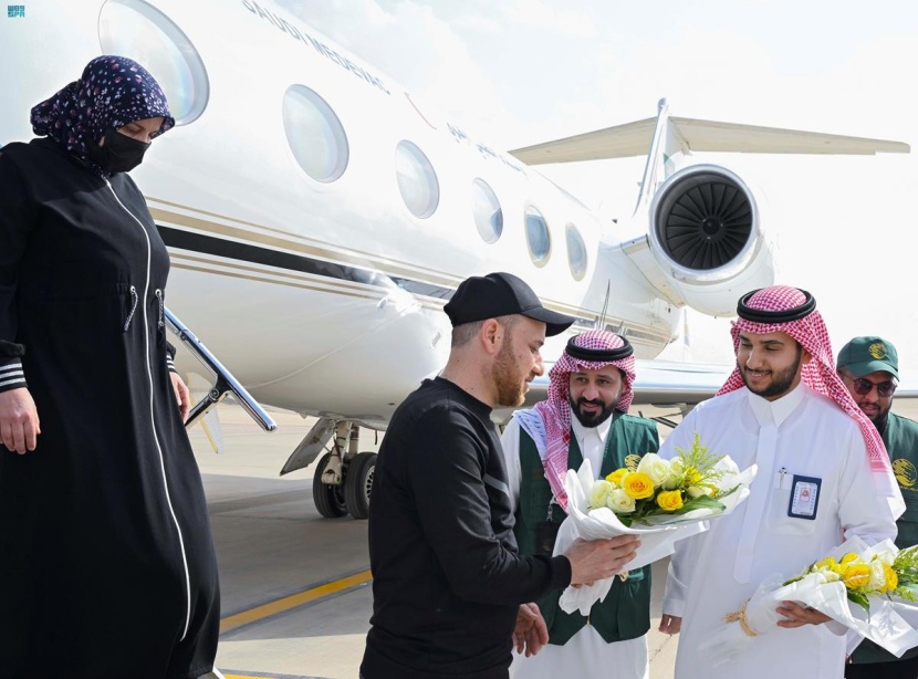 إنفاذا لتوجيهات الملك وولي العهد.. وصول التوأم السيامي السوري "إحسان وبسام" إلى الرياض