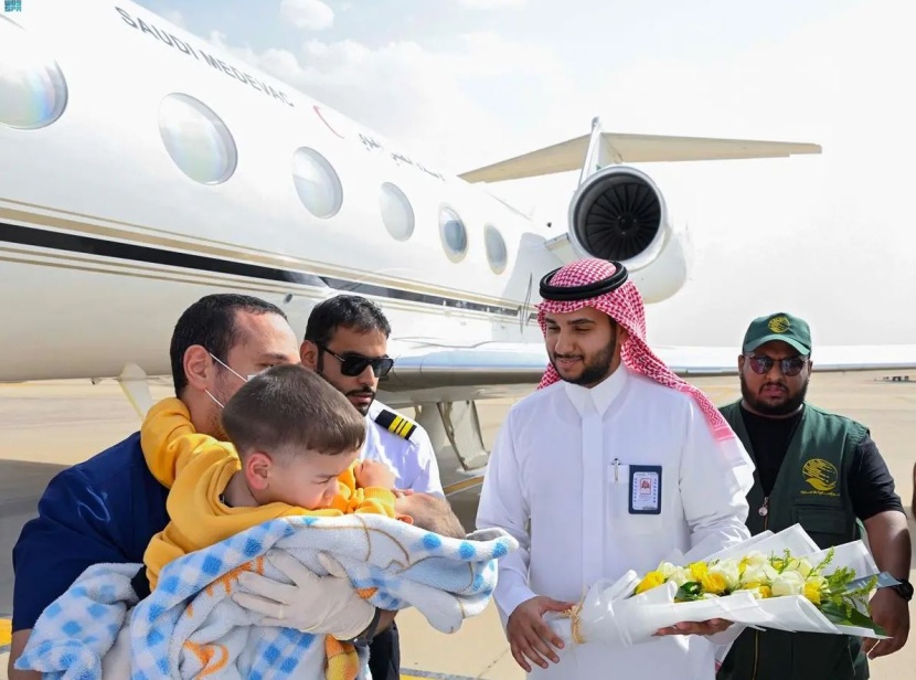 إنفاذا لتوجيهات الملك وولي العهد.. وصول التوأم السيامي السوري "إحسان وبسام" إلى الرياض