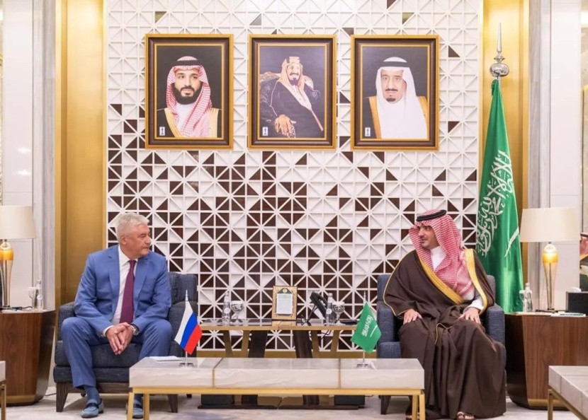 الأمير عبدالعزيز بن سعود ووزير الداخلية الروسي يعقدان جلسة مباحثات رسمية