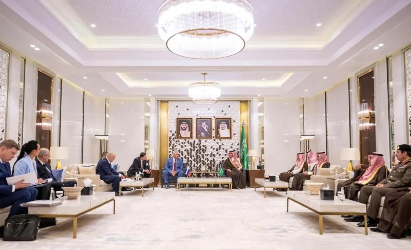 الأمير عبدالعزيز بن سعود ووزير الداخلية الروسي يعقدان جلسة مباحثات رسمية
