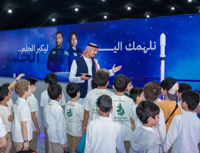 "المملكة والفضاء" حديث إذاعة مدارس الرياض .. وزيارات طلابية لمعرض "السعودية نحو الفضاء‬⁩"