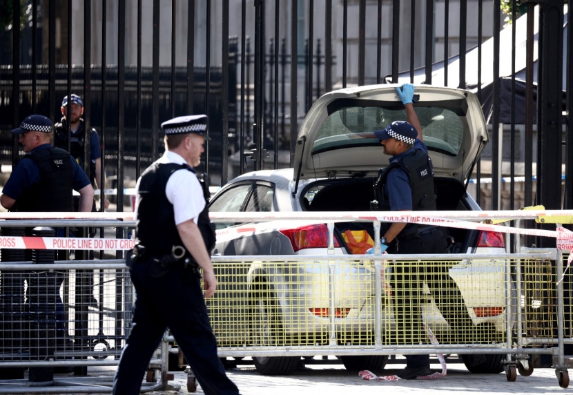 اصطدام سيارة في البوابات الأمامية لـ"داوننج ستريت" في لندن وإلقاء القبض على السائق