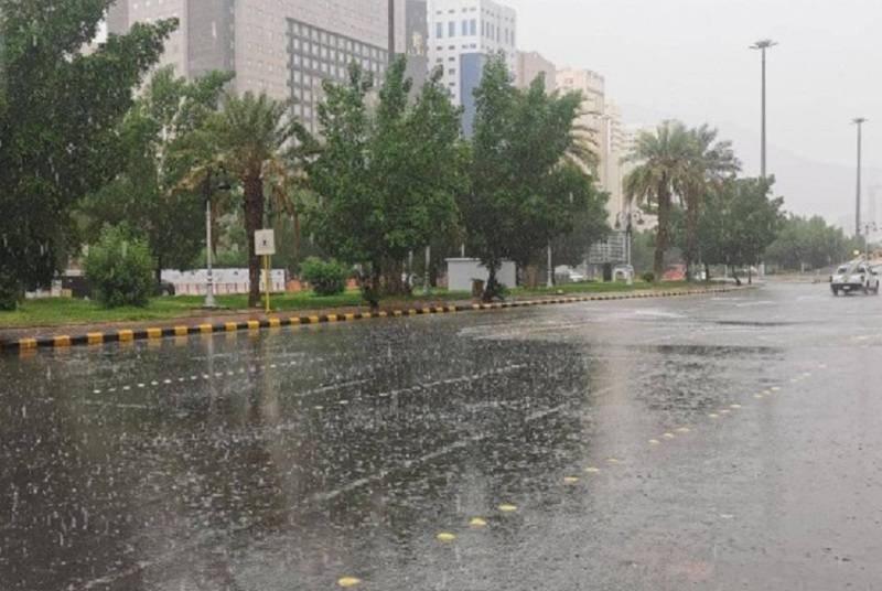 الدفاع المدني يدعو إلى أخذ الحيطة والحذر من استمرار هطول الأمطار على معظم المناطق 