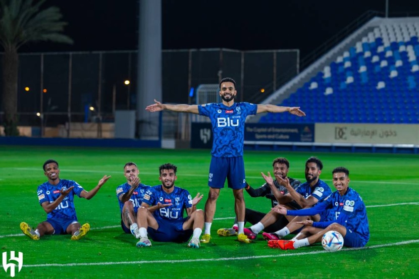 تأسيس «فور الهلال التجارية» والاستحواذ على أصول «إس تيم»