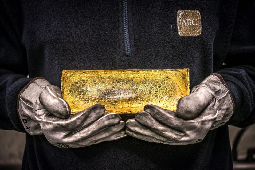 الذهب يصعد مع تلميح المركزي الأمريكي لوقف رفع الفائدة 