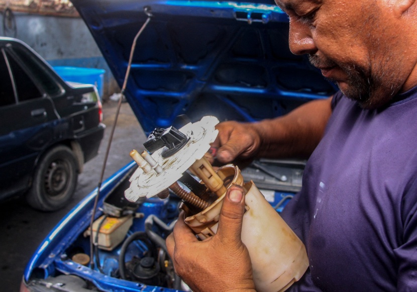 اشتعال مفاجئ للسيارات في فنزويلا يثير تساؤلات بنوعية البنزين 