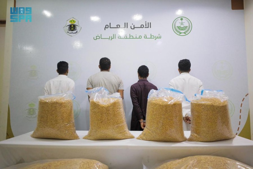 الحرب على المخدرات مستمرة .. ضبط 1.2 مليون قرص إمفيتامين مخبأة داخل ألواح زجاجية