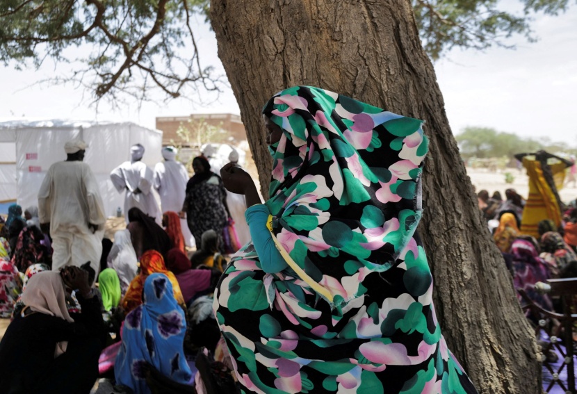 سودانيون يبحثون عن ملاجئ مؤقتة على حدود تشاد