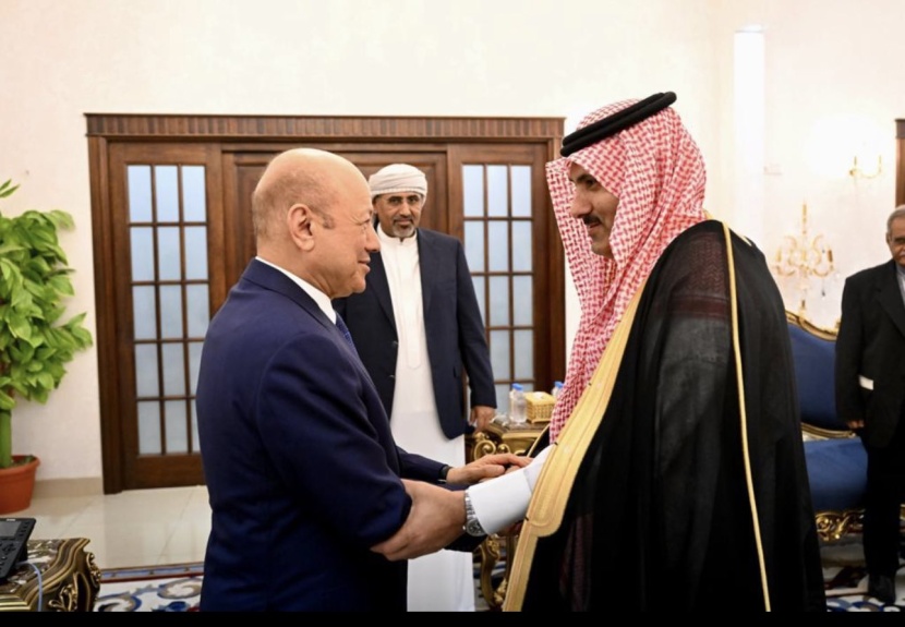 رئيس مجلس القيادة اليمني والسفير آل جابر يبحثان وساطة السعودية لتجديد الهدنة والتوصل إلى حل سياسي شامل