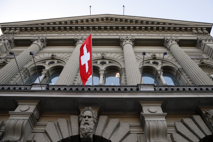  المركزي السويسري يلمح إلى رفع  أسعار الفائدة رغم تراجع التضخم إلى 2.2% 