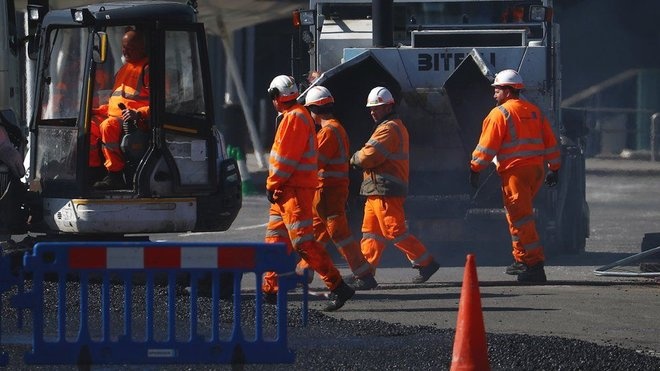 تراجع معدل البطالة في بريطانيا إلى 3.8%
