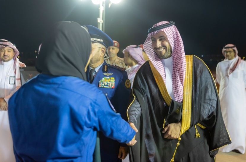 رواد الفضاء السعوديون يصلون إلى أرض الوطن