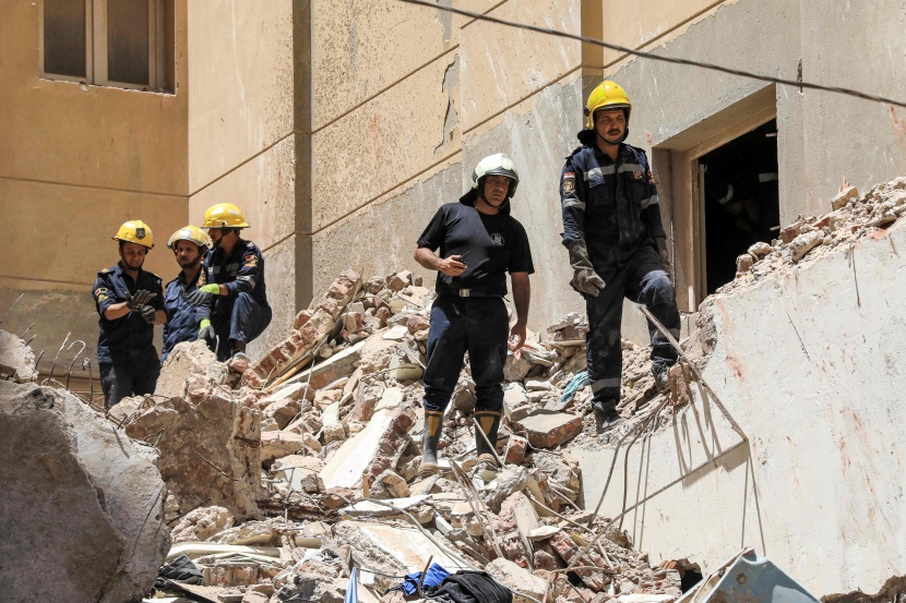 مصر : انهيار مبنى من 13 طابقا في الإسكندرية .. وعددا من السكان تحت الأنقاض