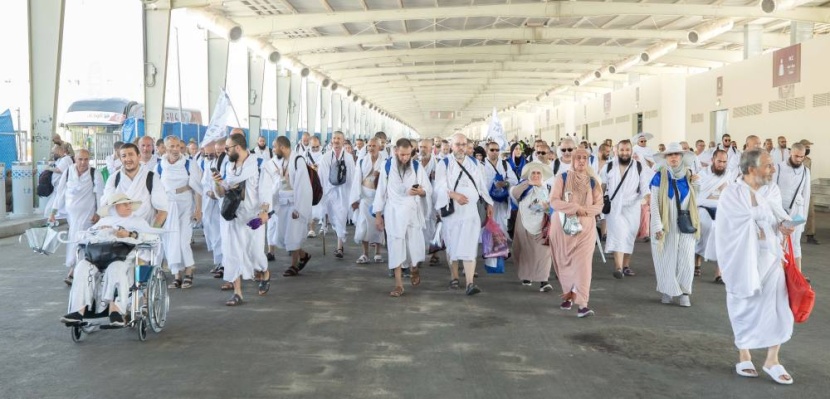 ضيوف الرحمن يتوجهون اليوم إلى عرفات لقضاء ركن الحج الأعظم