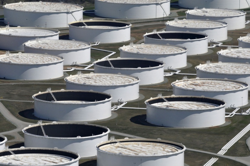 مخزونات النفط الأمريكية تنخفض 9.6 مليون برميل الأسبوع الماضي