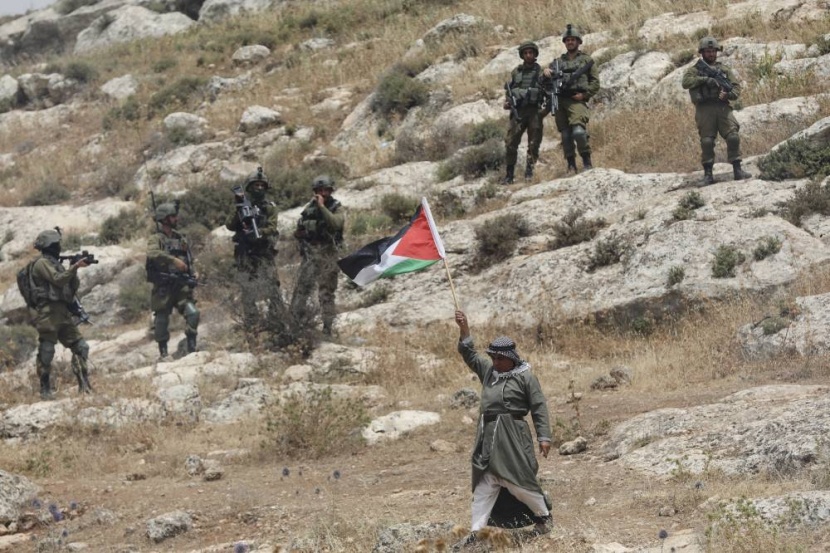 قوات الاحتلال تهدم منزلا جنوب القدس .. واعتقال 194 فلسطينيا الشهر الماضي