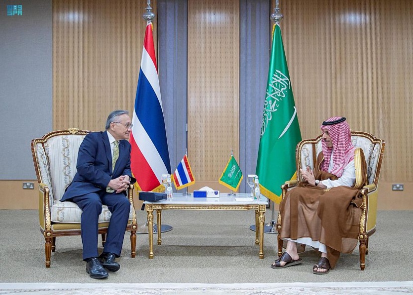  وزير الخارجية يبحث العلاقات الثنائية مع نائب رئيس الوزراء التايلاندي