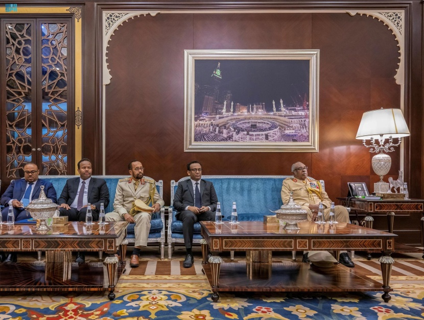 وزير الدفاع يلتقي نظيره الصومالي