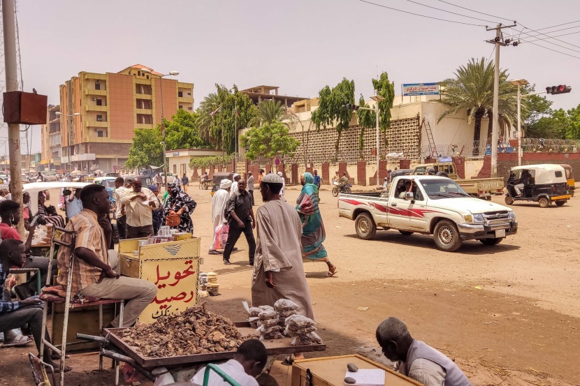 بنوك السودان تكافح لتقديم خدماتها