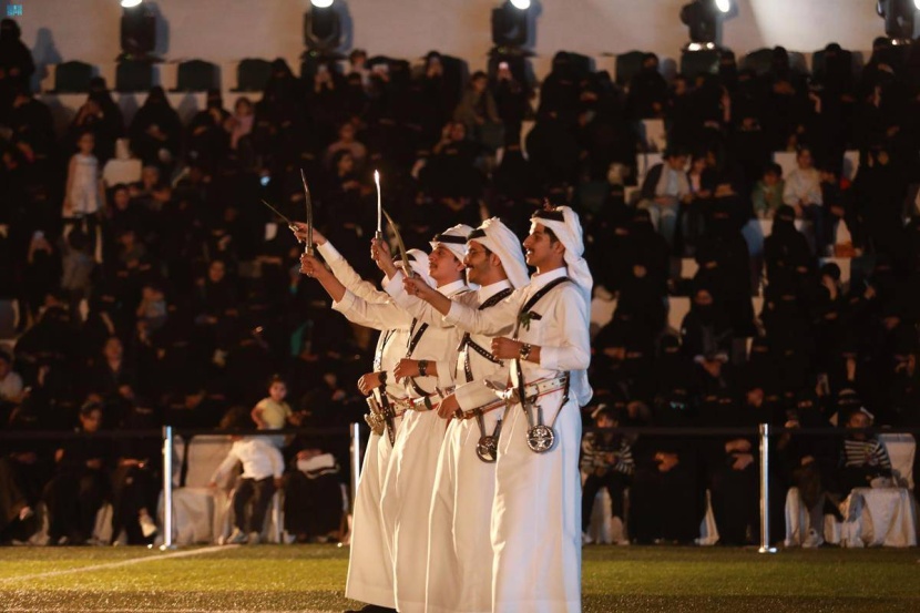 بارد ممطر صيفا