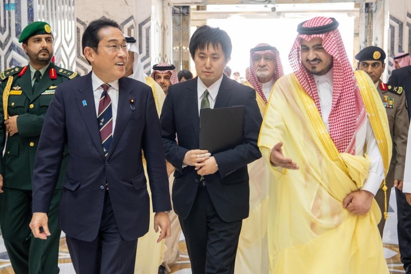  رئيس وزراء اليابان يصل إلى جدة
