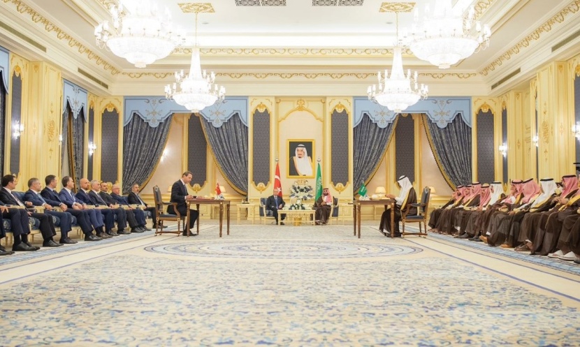 ولي العهد يستقبل الرئيس التركي ويعقدان جلسة مباحثات رسمية ويشهدان مراسم توقيع عدد من الاتفاقيات 