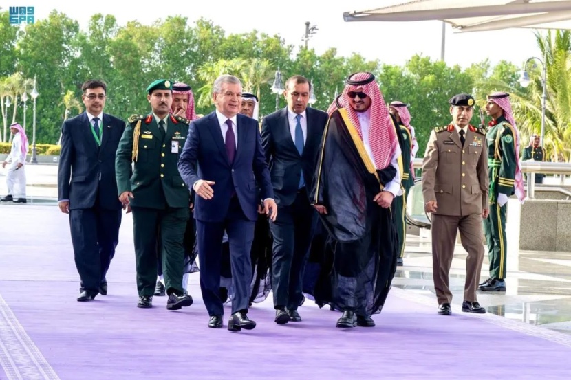 الرئيس الأوزبكستاني يصل إلى جدة