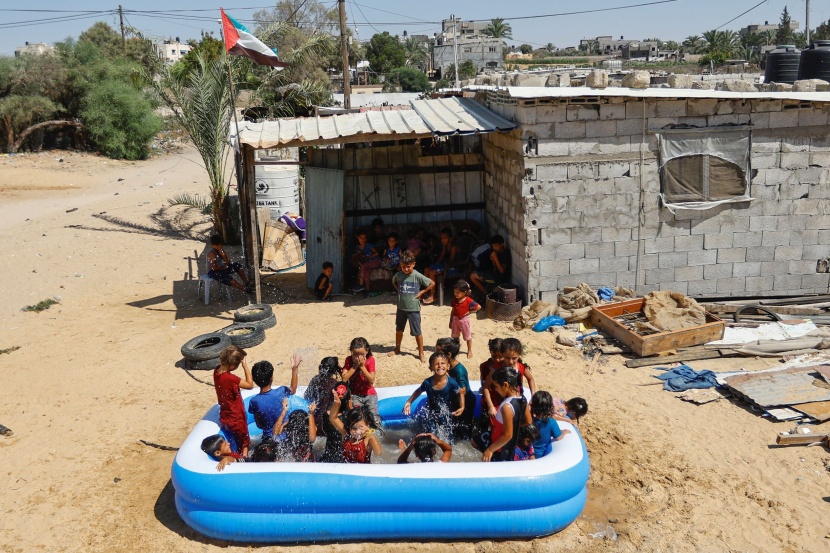 غزة بين انقطاع الكهرباء وارتفاع درجات الحرارة
