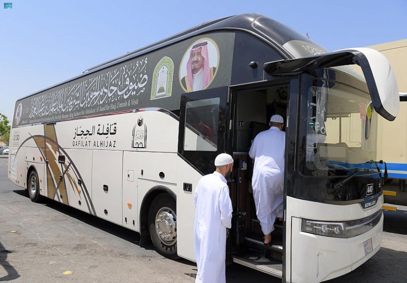 ضيوف برنامج خادم الحرمين الشريفين يزورون المعالم التاريخية في المدينة المنورة