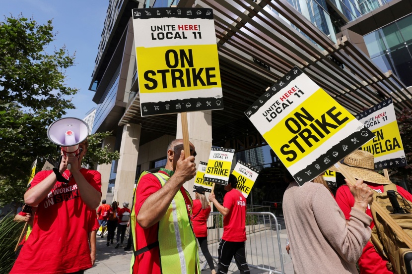 إضراب عمال الفنادق في لوس أنجلوس للمطالبة بزيادة الأجور
