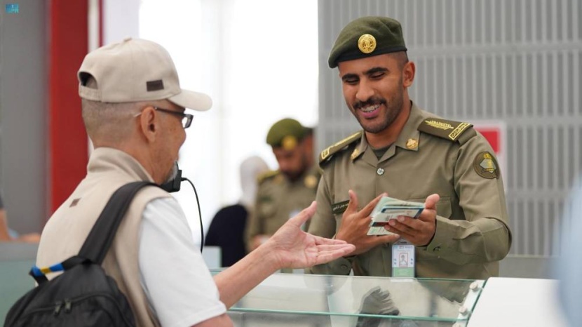 ضيوف الرحمن يتوافدون على المدينة وجدة في طريقهم إلى بلادهم