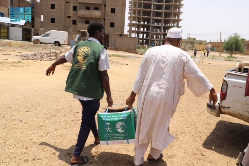 مساعدات إغاثية سعودية إلى متضرري الفيضانات في باكستان .. وأخرى للسودان