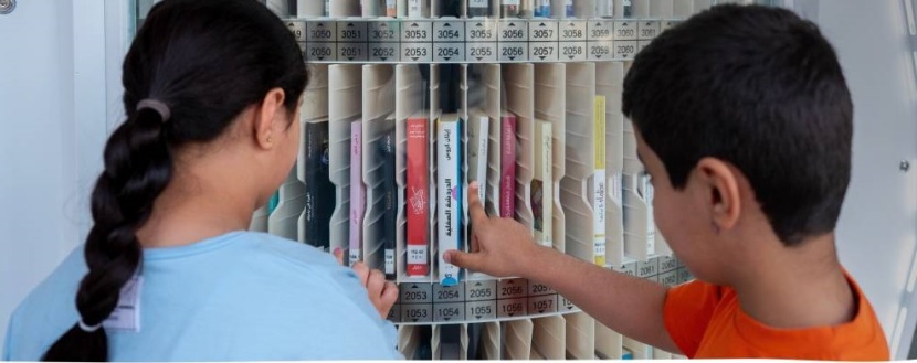 «المكتبات» تتيح المكتبة الذاتية «مناول» في أحد مراكز التسوق بالرياض