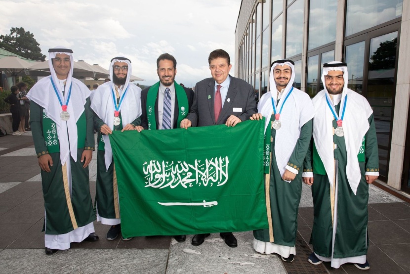 طالبان من "تعليم الرياض" يحققان ميداليتين فضيتين في أولمبياد الكيمياء الدولي